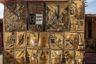 Panneaux de bogolan aux motifs dogon