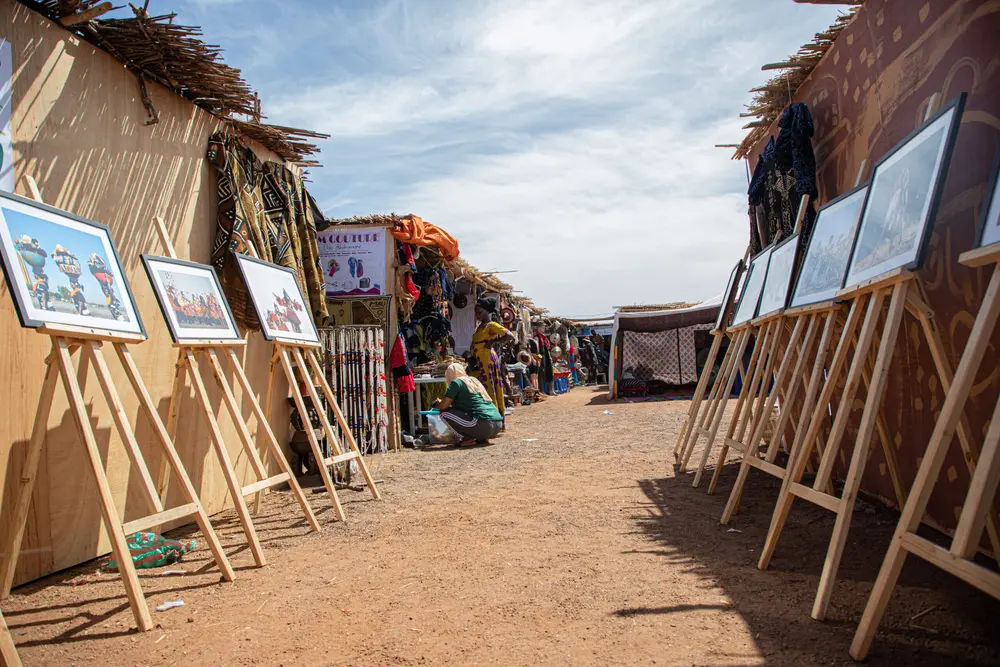 Allee de la foire-exposition, stands couverts de paille